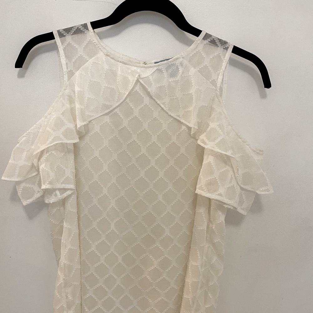 CeCe cold shoulder top size XS
